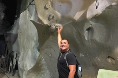 Leonard holding up the wall!?